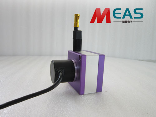 ���Kλ�Â�������ע�����(xi��ng)����Һ���C(j��)е�еđ�(y��ng)��